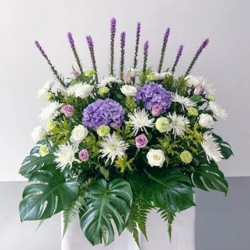Condolence Wreath White Rose, Pink Rose, Silk hydrangea, White Spiders, Purple Liatris, Green Carnations Condolence Wreath White Rose, Pink Rose, Silk hydrangea, White Spiders, Purple Liatris, Green Carnations