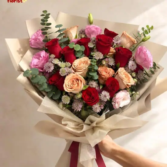 Anniversary Flowers by Year: Best Flowers for Wedding Anniversary 1 Handheld red and champagne bouquet (1)